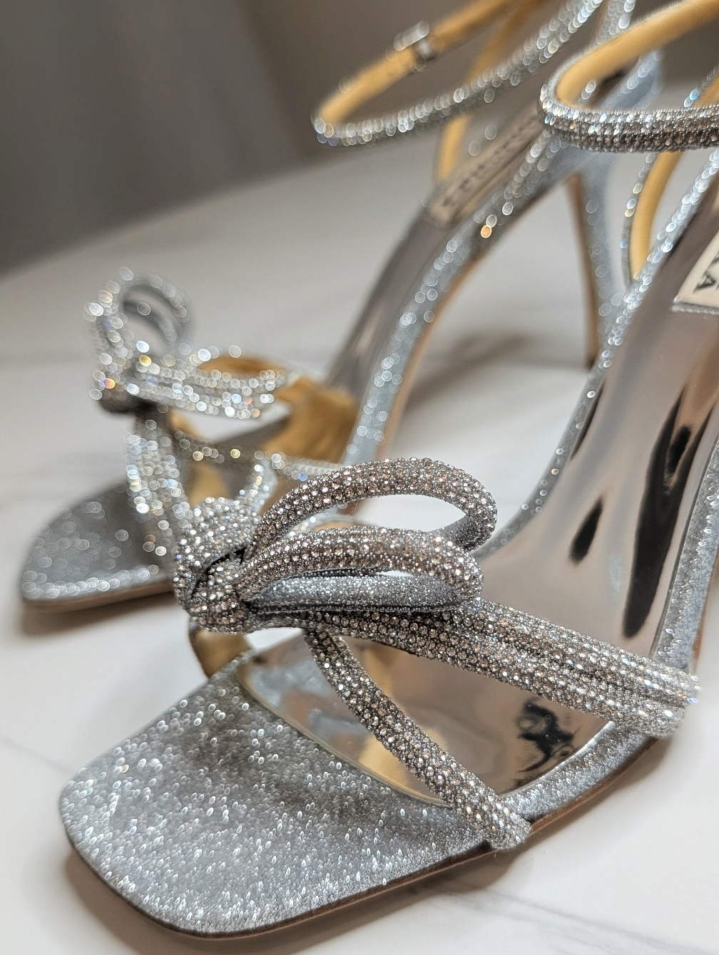 Badgley Mischka Effie Crystal Bow Heels Silver Ankle Strap Sandals Sz 8 Nib